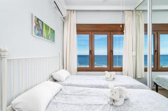 FANTASTIC APARTMENT IN FRONT OF THE SEA. SHORT SEASON