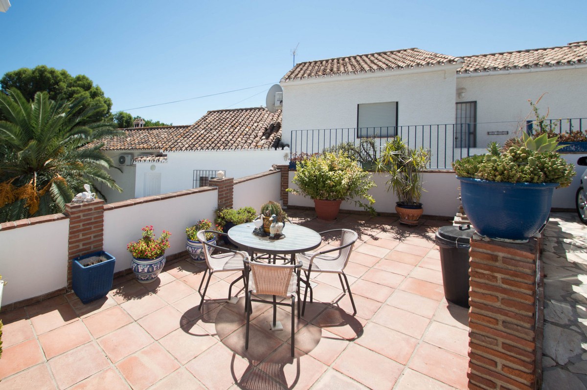 CHALET FOR SALE 7 BEDROOMS AREA CAPELLANIA, BENALMADENA !!!