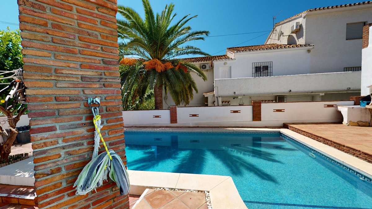 CHALET TE KOOP 7 SLAAPKAMERS GEBIED CAPELLANIA, BENALMADENA !!!