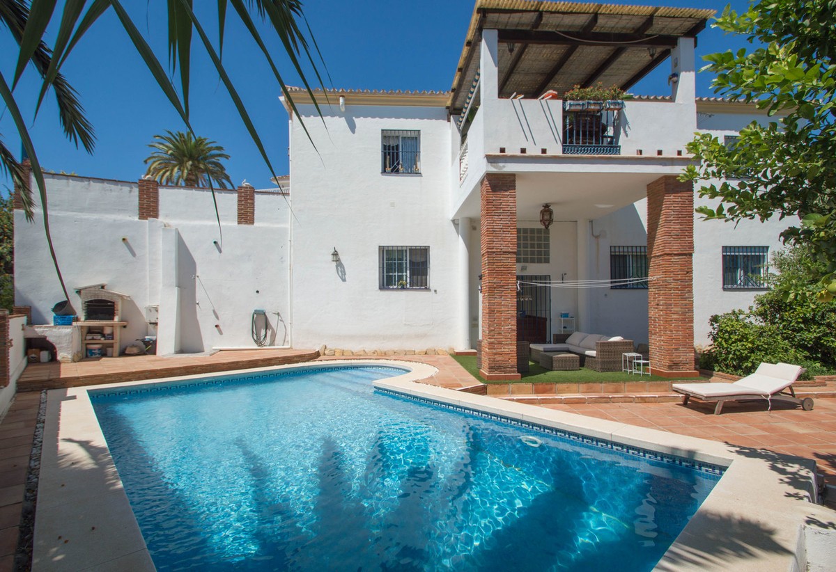 ПРОДАЖА ШАЛЕ 7 СПАЛЬНЕЙ AREA CAPELLANIA, BENALMADENA !!!