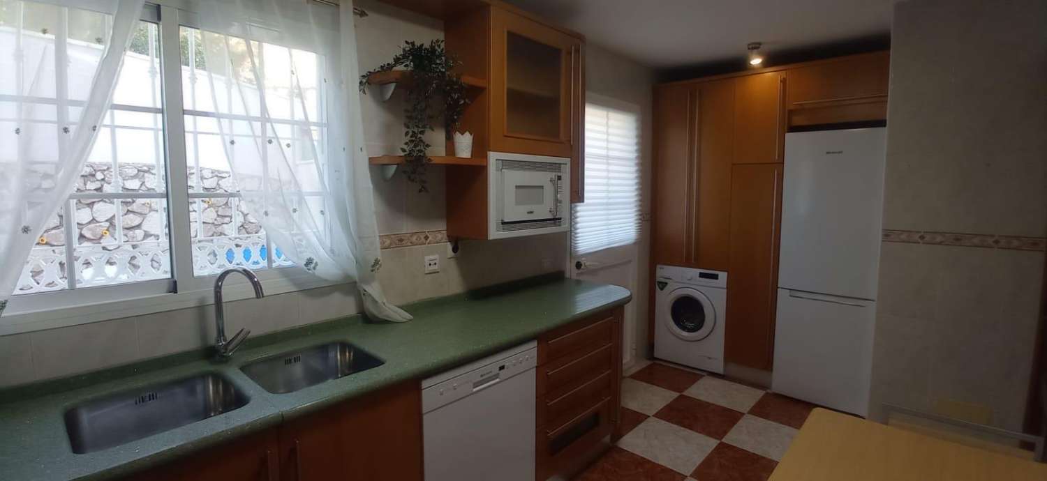 3 Bedroom Townhouse Long Term S/ Furniture