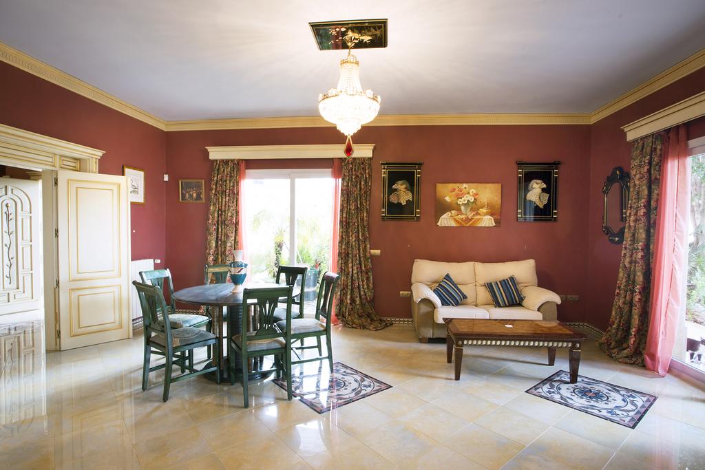 فيلا للإيجار في Benalmádena