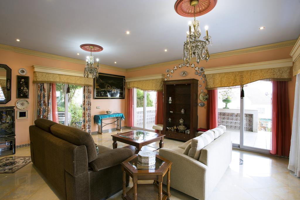 فيلا للإيجار في Benalmádena