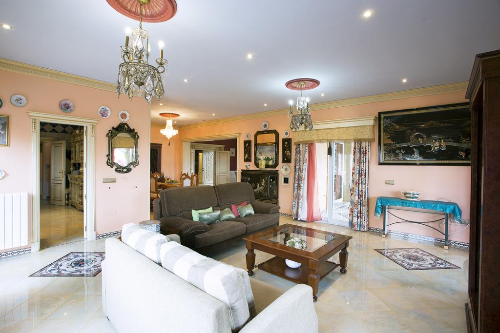 فيلا للإيجار في Benalmádena