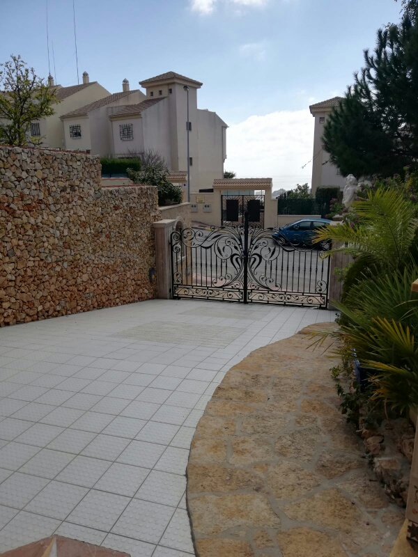 فيلا للإيجار في Benalmádena