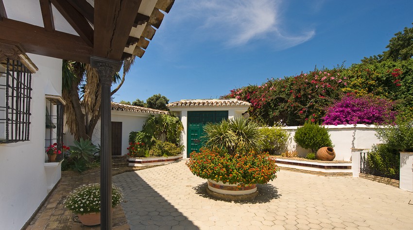 FANTASTISCHE FINCA IM ANDALUSISCHEN STIL IN BENALMADENA COSTA